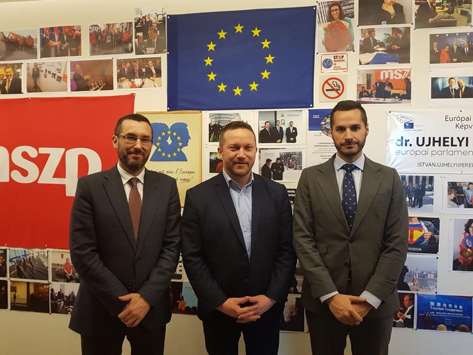 Juan Franco y Mario Fernández con István Ujhelvi