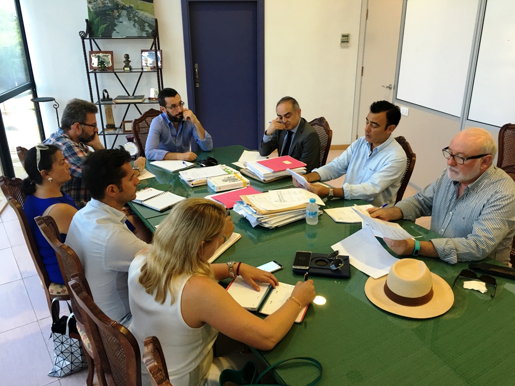 Mesa contratacion obras hospital