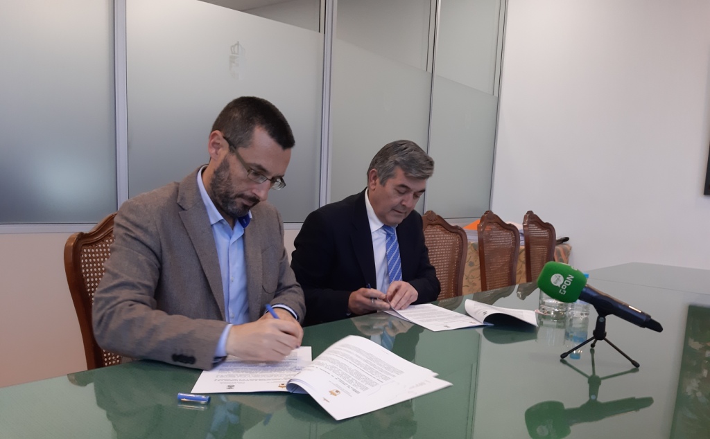 Firma convenio punto limpio