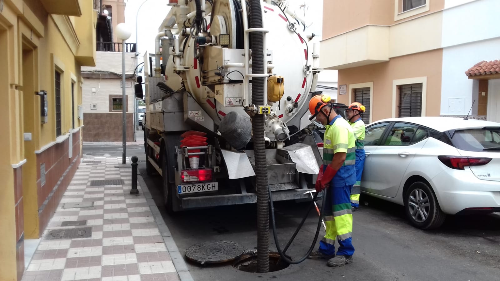 Limpieza imbornales puerto de la luz y adyacentes