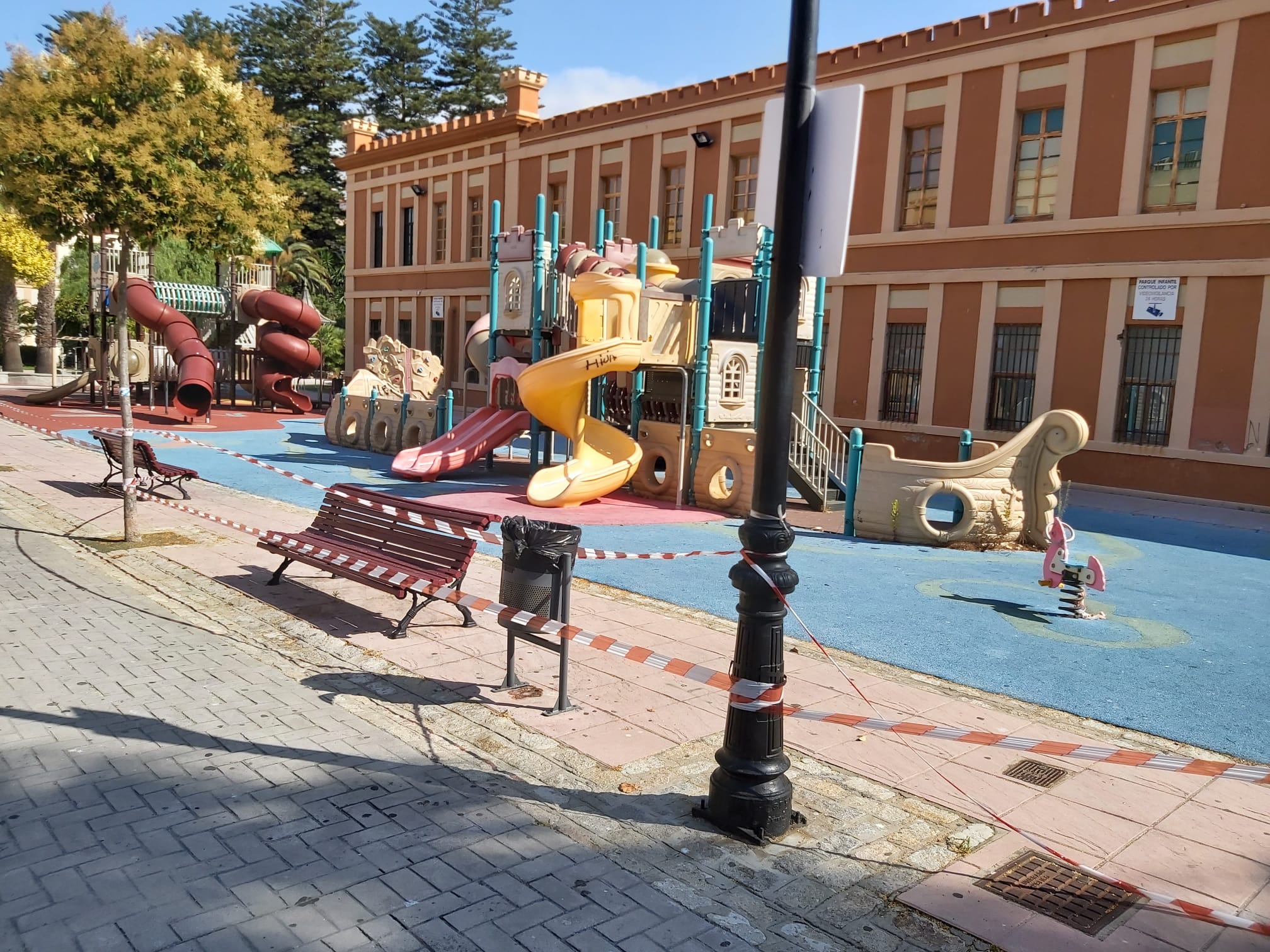 Parque Ballesteros precintado 1