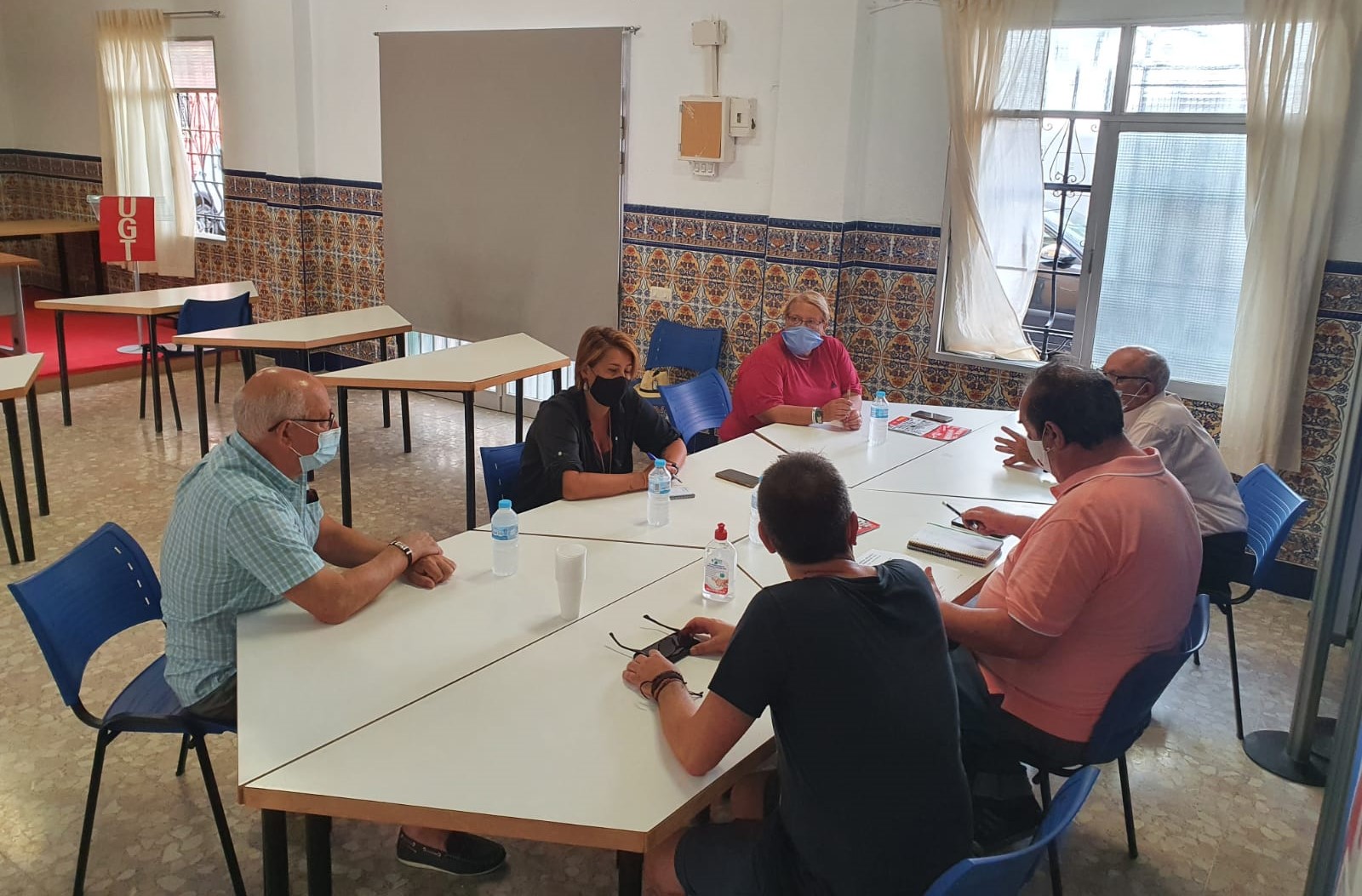 Zuleica Molina con pensionistas UGT