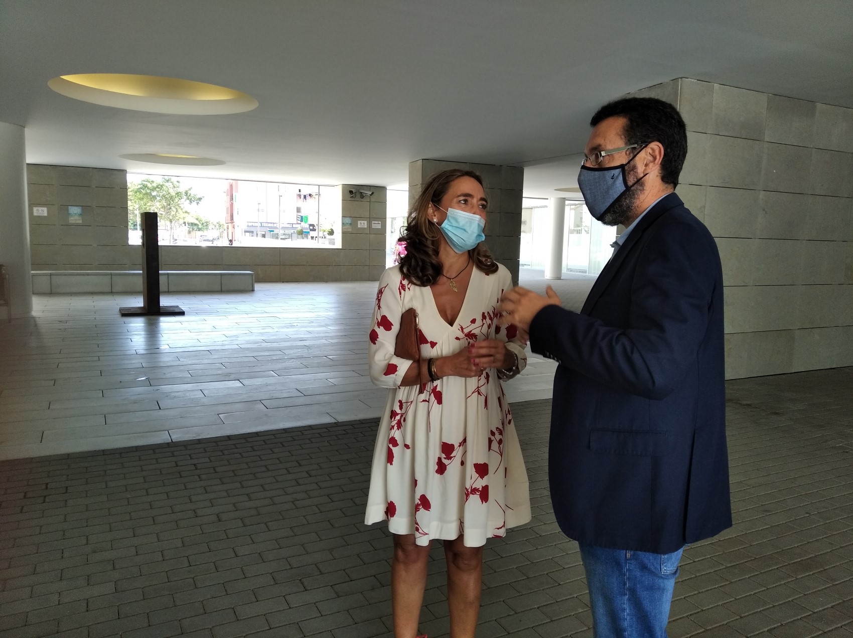 alcalde con nueva gerente