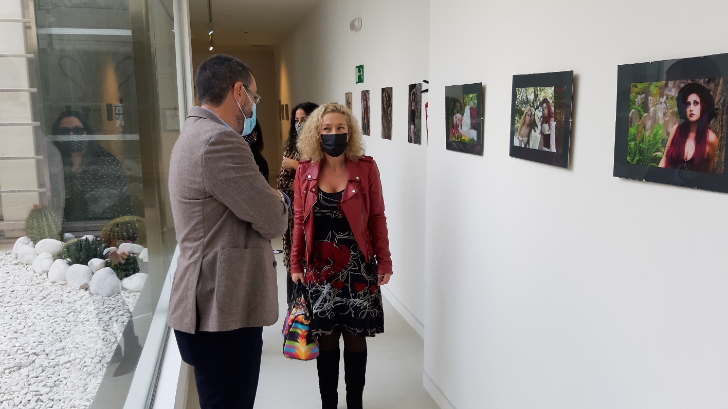 Alcalde Exposicion Vanessa Marin