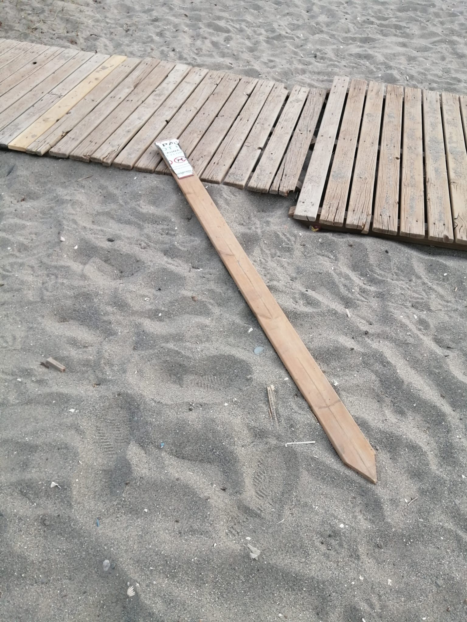 Destrozo señalizacion chorlitejo 2