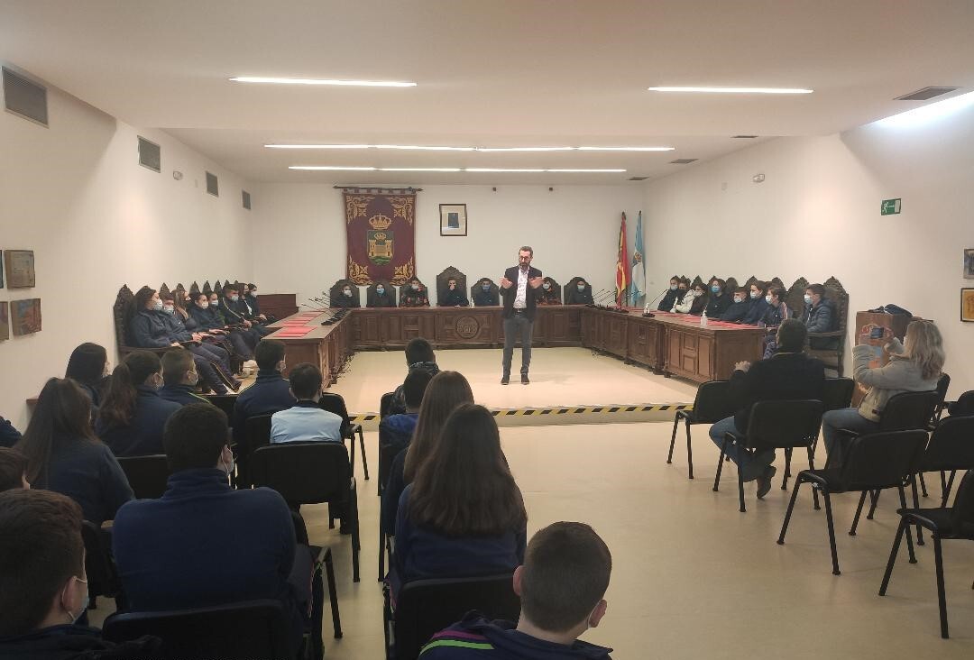 ALCALDE CON ESCOLARES