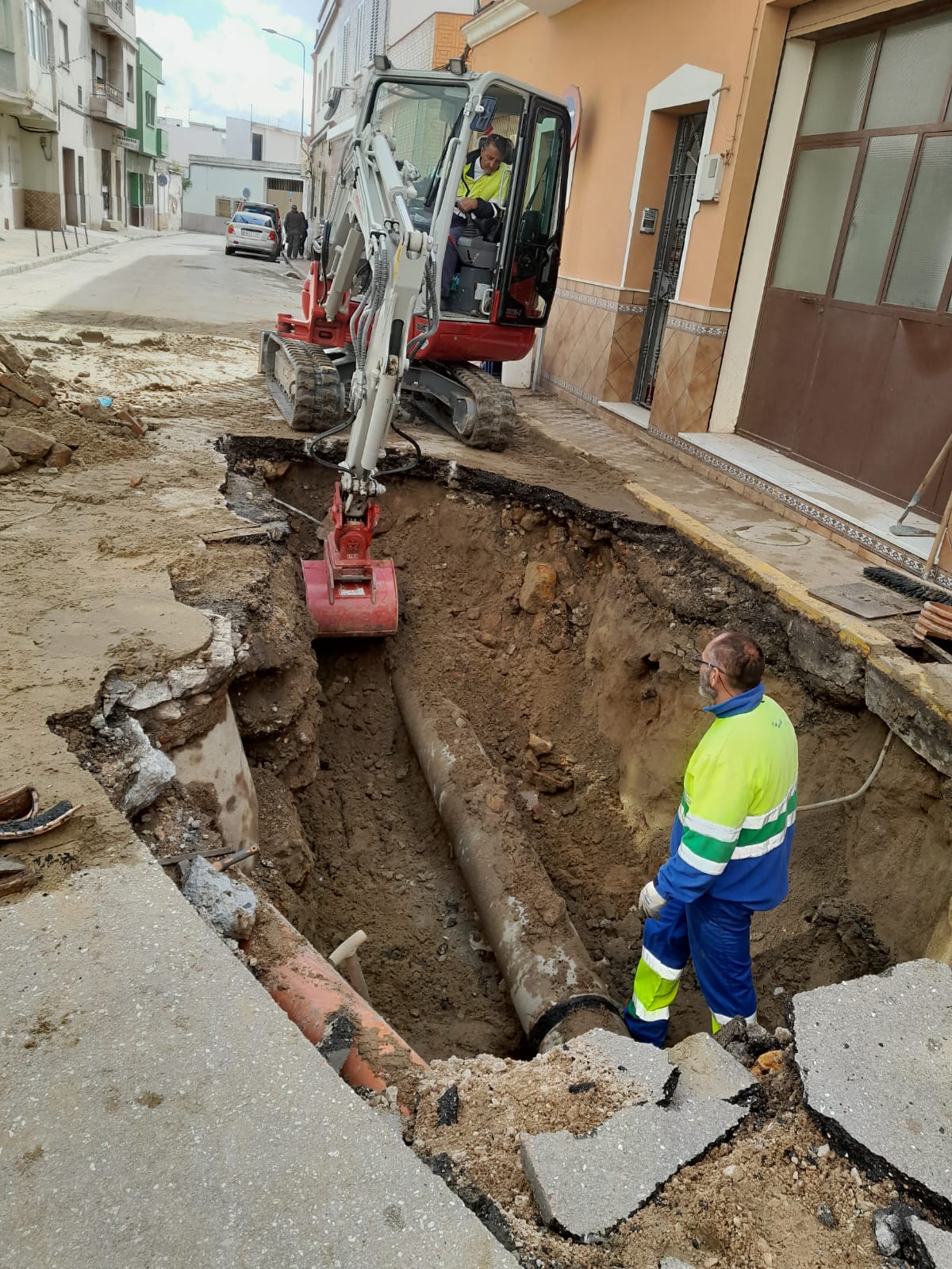 Reparacion tuberia calle Colon