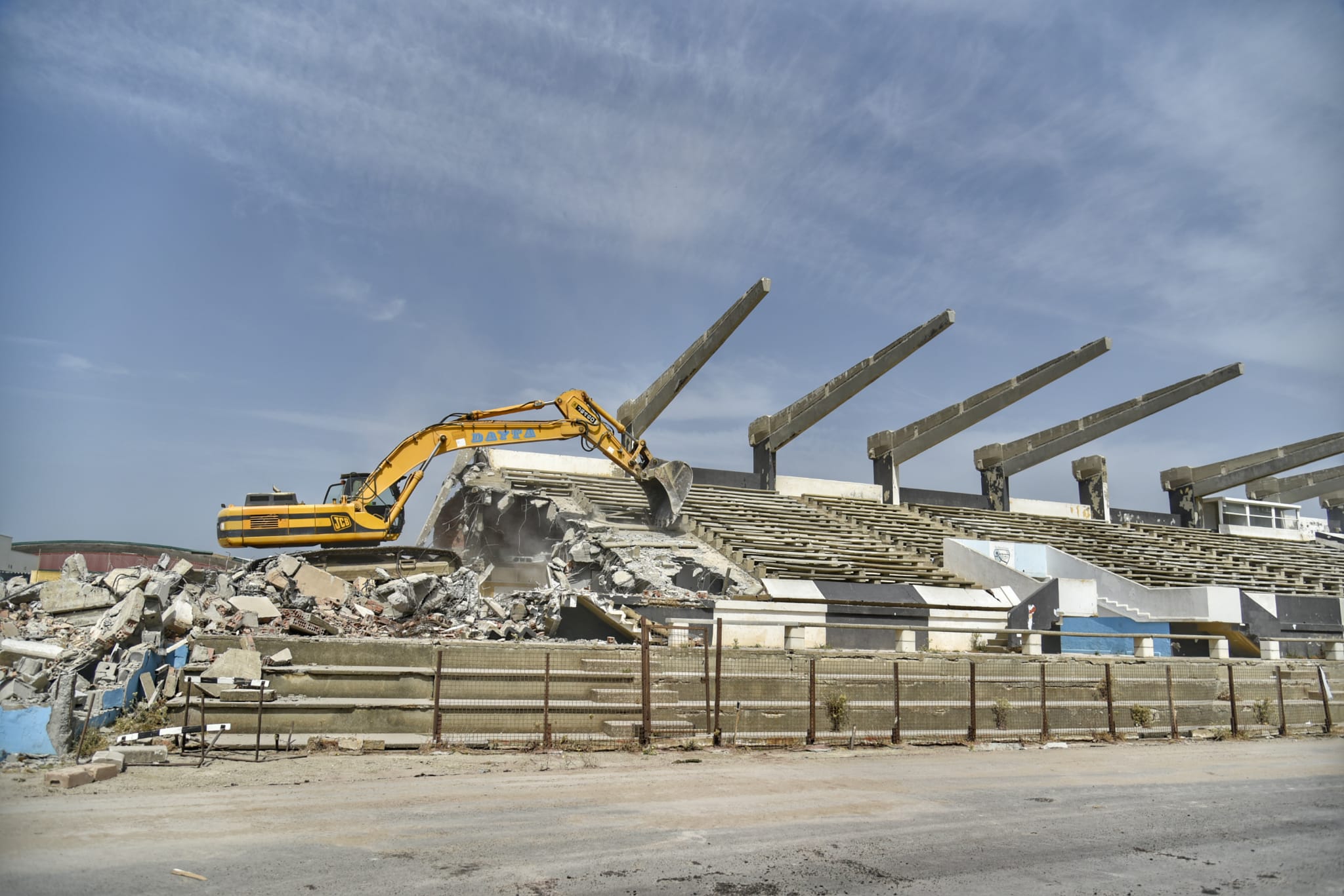 DEMOLICION TRIBUNA ESTADIO 2